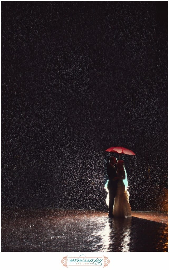 wedding pictures in the rain