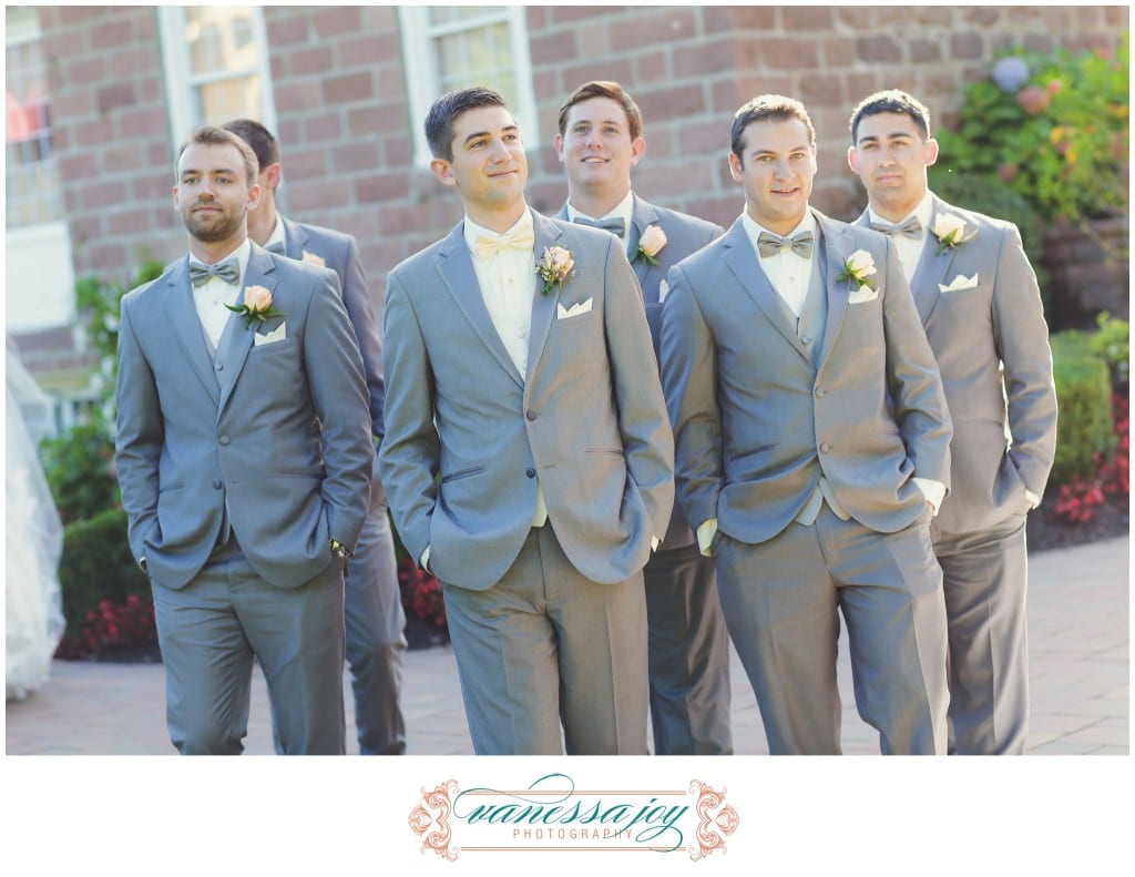 groomsmen photos