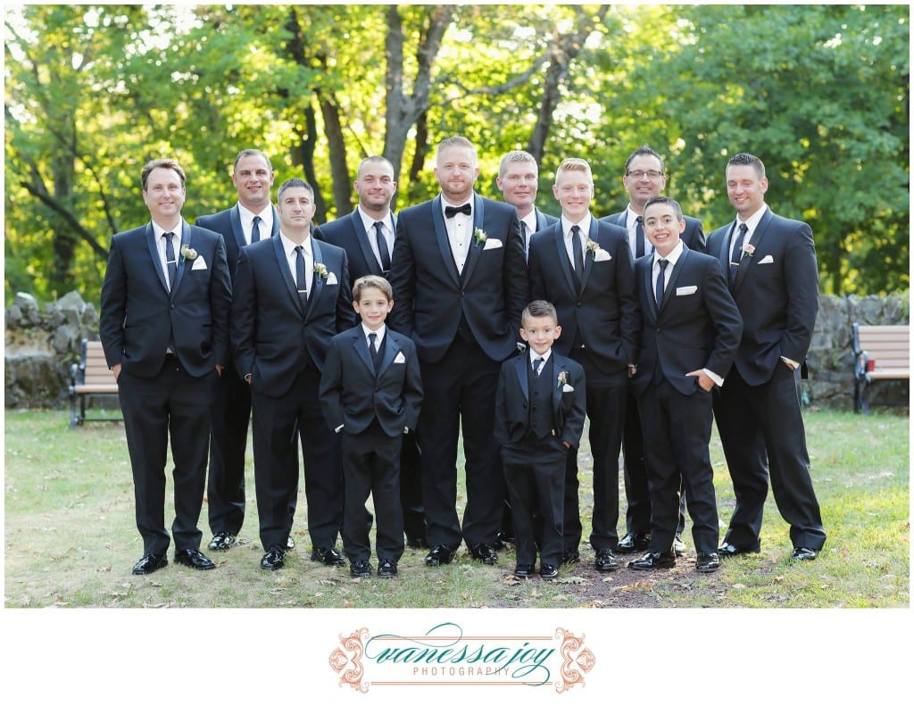 large groomsmen party photos, bridal party photos