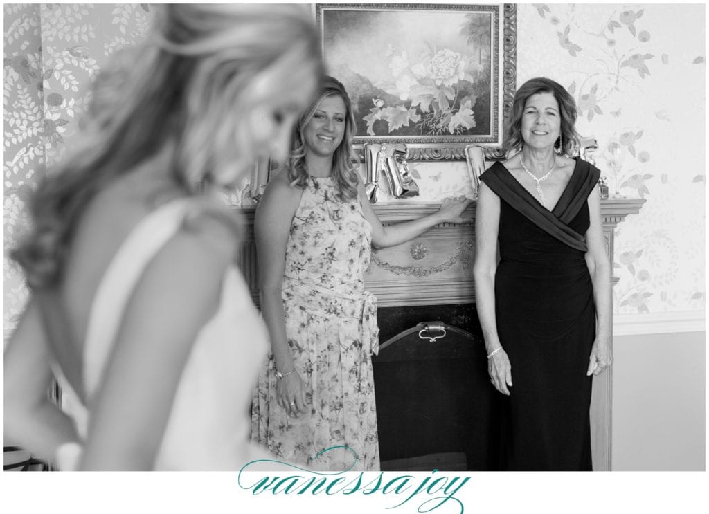 mother of the bride, black and white wedding photos, Hamilton farms weddings