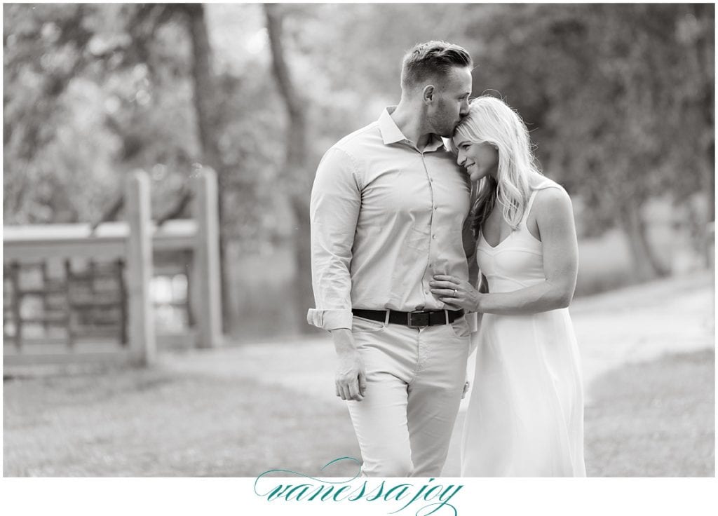 black and white engagement photos