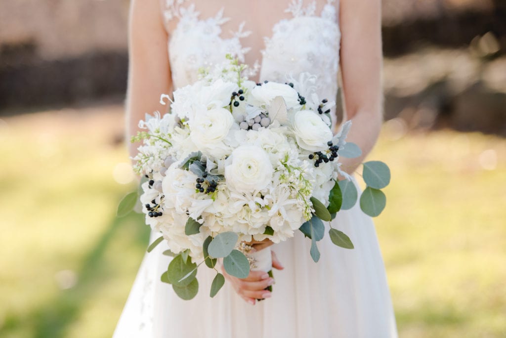 Perla and company florals, white and navy wedding bouquet 