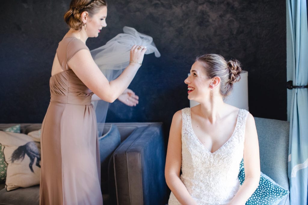 bridal prep, bridal veil