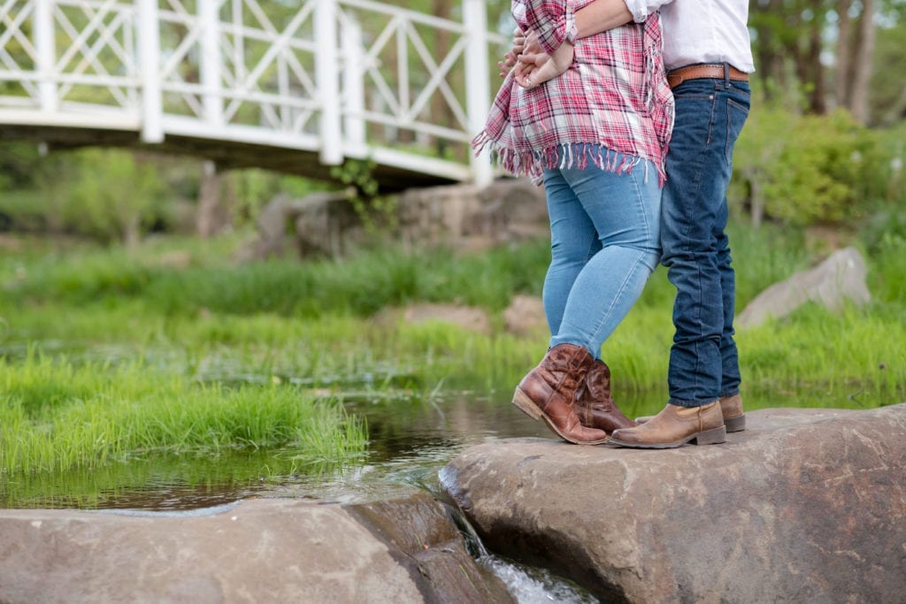 cute engagement photo outfits