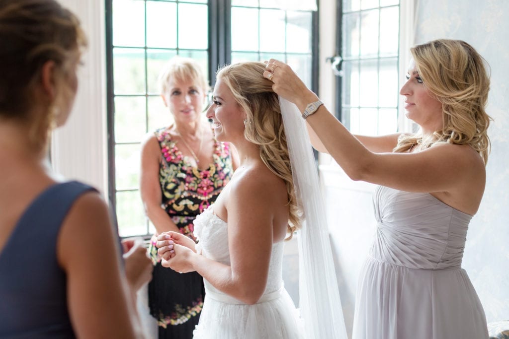 bridal prep, wedding veil