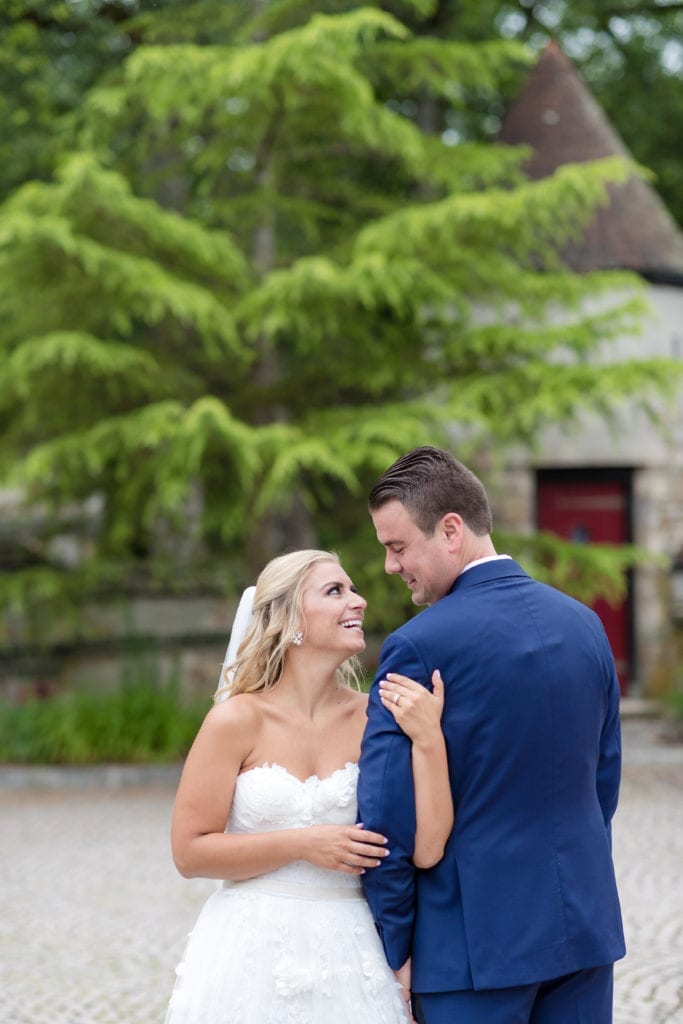 pleasantdale chateau, bride and groom