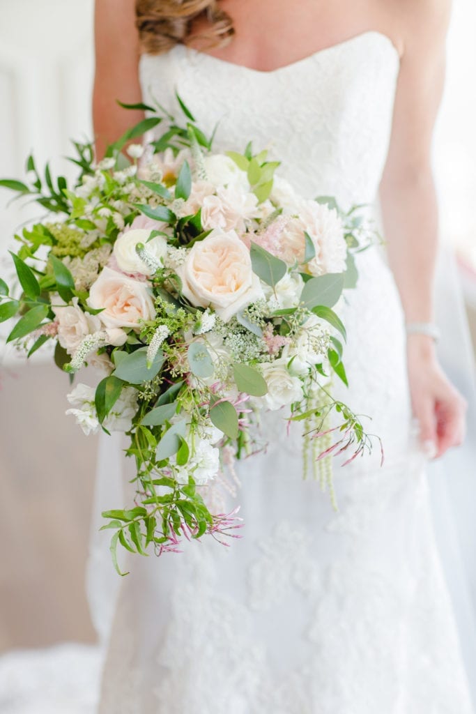 classic pink nj wedding, loose wedding bouquet 