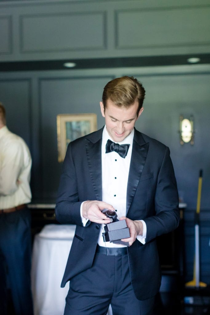 groomsmen receiving his gift, groomsmen prep time