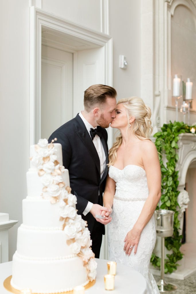 cutting the cake at wedding, vegan treatbox cake