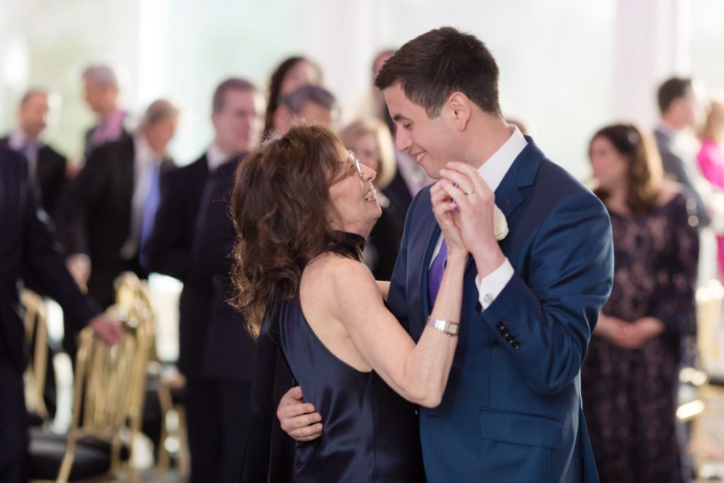 groom and mothers first dance