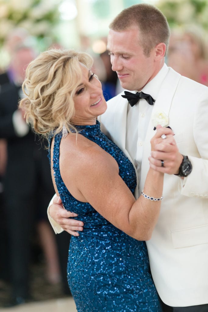 groom and his mothers dance