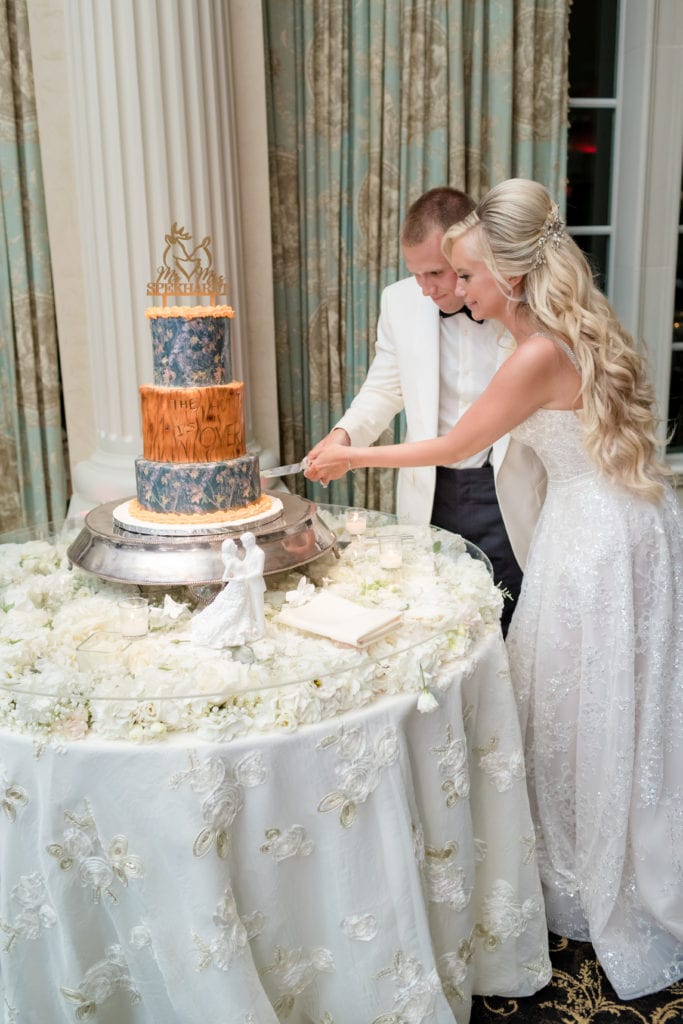 hunting inspired wedding topper, deer hunting wedding cake