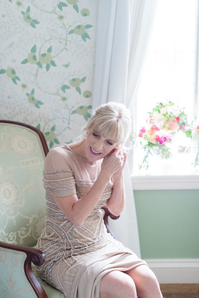 mother of the bride getting ready 