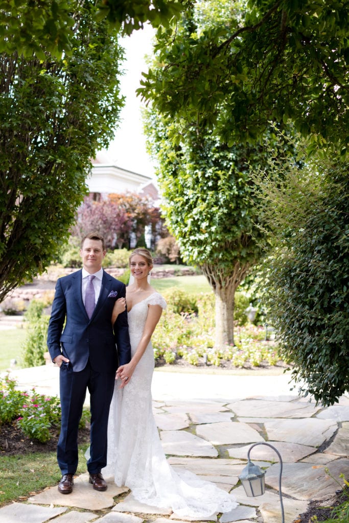 Hamilton Farms golf club wedding, bride and groom in courtyard