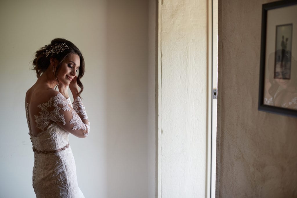 bridal jewelry, bride putting on her wedding jewelry