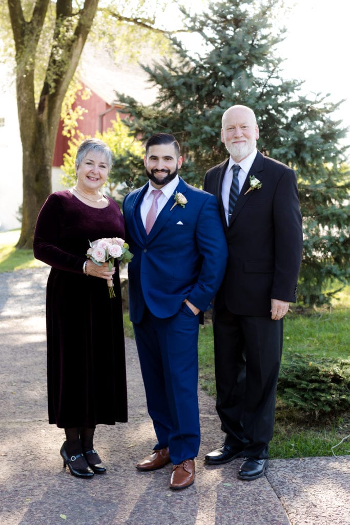 groom with his parents