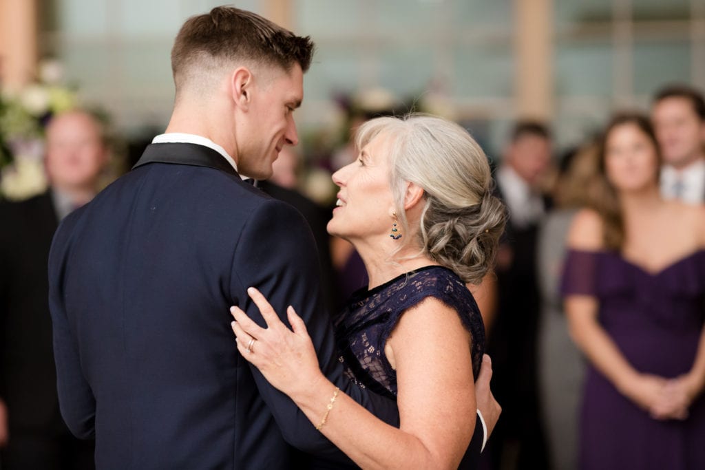 grooms dance with his mother