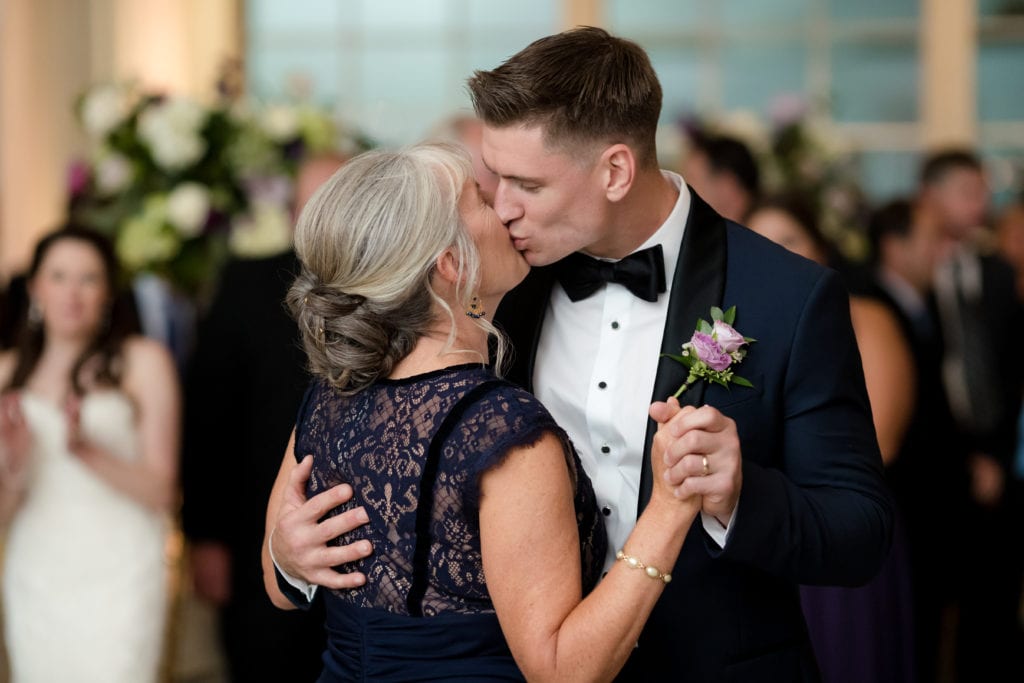 mother of the groom and grooms wedding dance