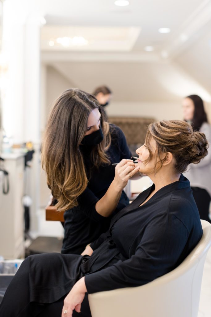 mother of the bride gets her makeup on, bridal preparations