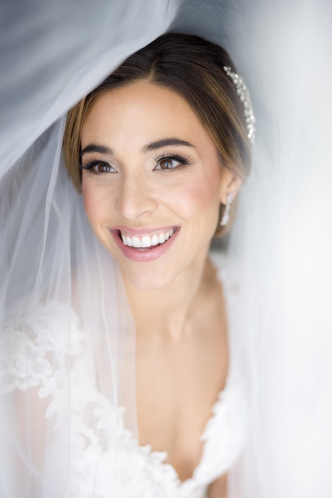 veil details, bride closeup shots