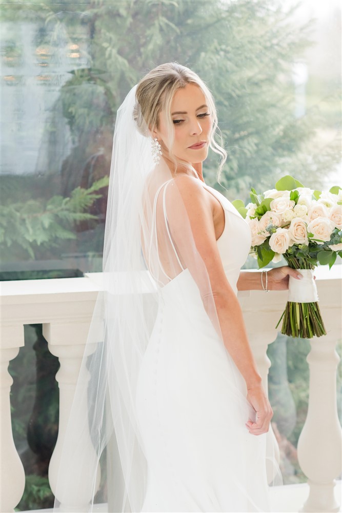 Bride holding bouquet 