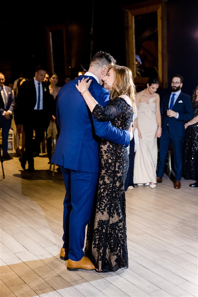 groom and mother dance