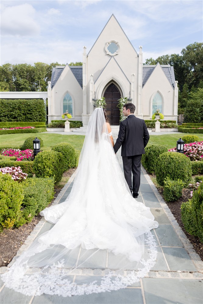 BRIDE AND GROOM PARK CHATEAU GARDEN