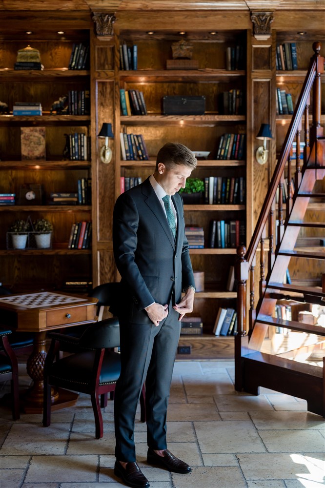 GROOM PORTRAIT AT ASHFORD ESTATE LIBRARY