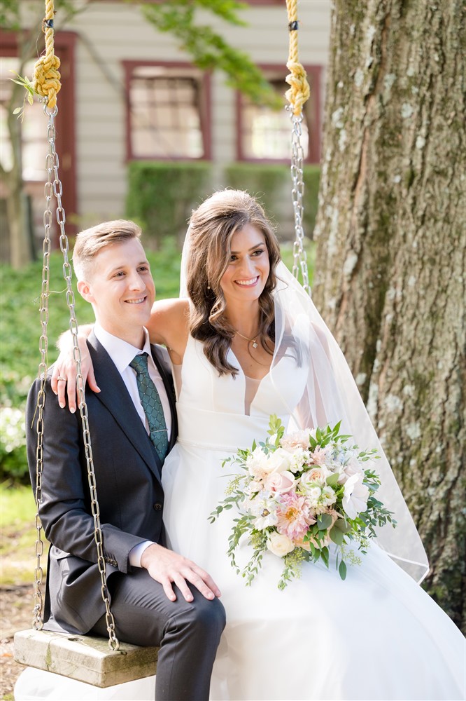 BRIDE AND GROOM PORTRAITS AT ASHFORD ESTATE SWING 