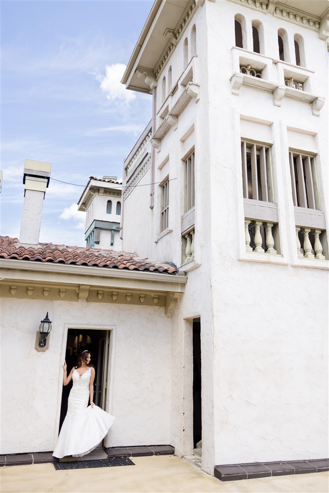 villa antonia bride