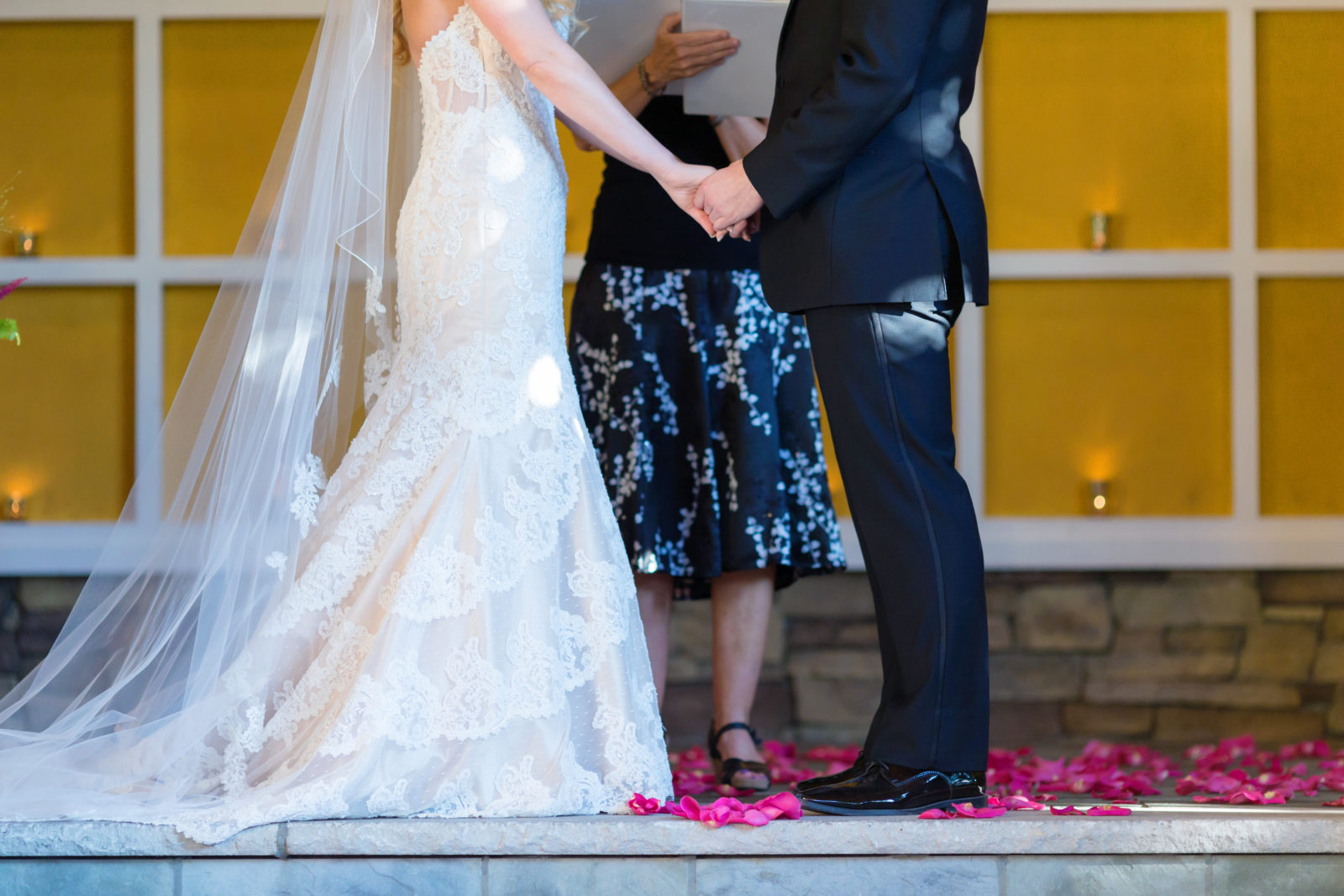 BRIDE AND GROOM CEREMONY AT STONE HOUSE RIDGE